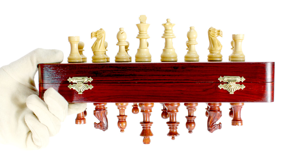 Strong magnets do not let the chess pieces fall off even if the box is positioned upside down.
